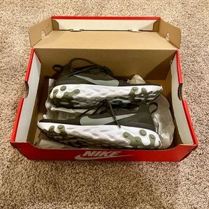 women’s nike army green athletic shoes